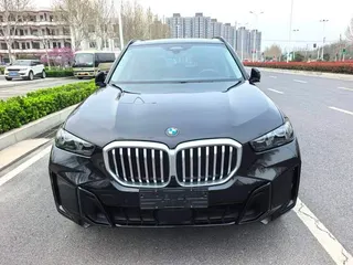 Фото BMW X5 2025