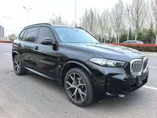 Фото BMW X5 2025