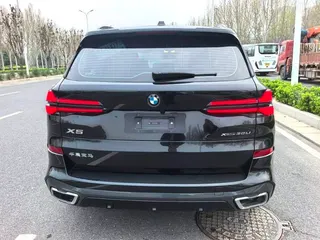 Фото BMW X5 2025
